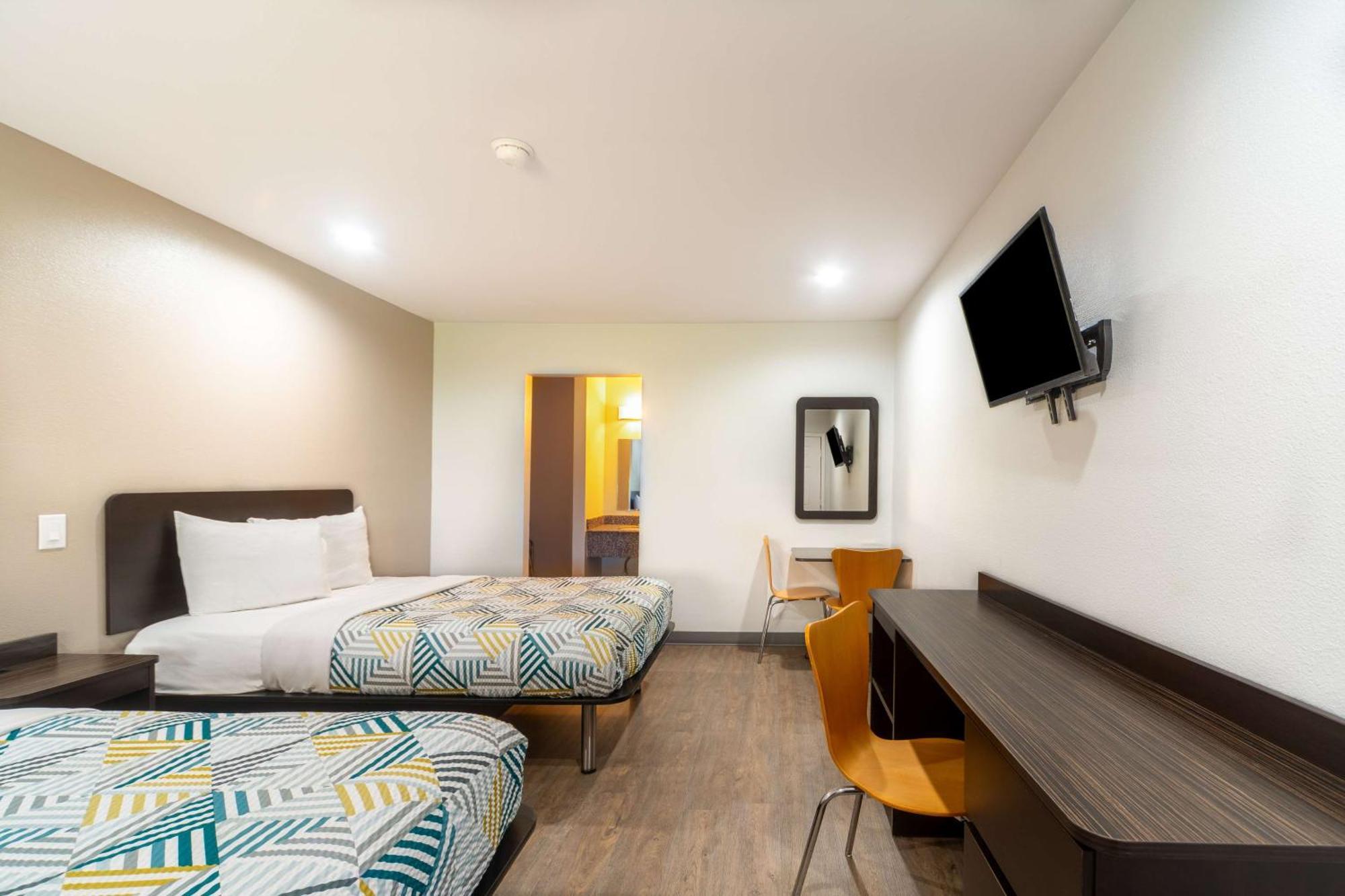 Hotel 6-livingston, Tx 2*