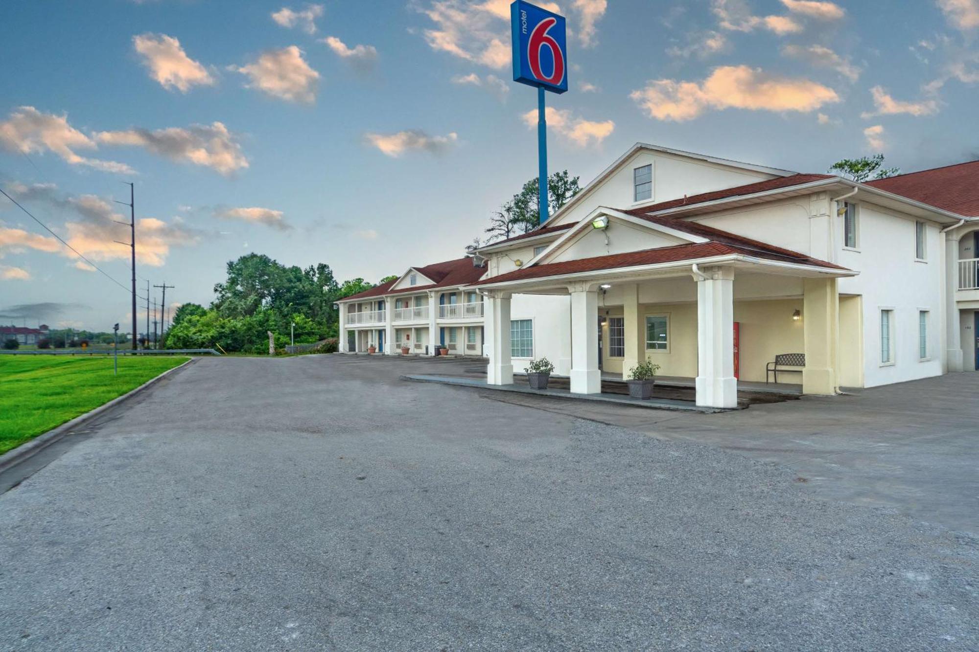 Hotel 6-livingston, Tx Livingston