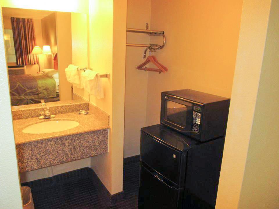 6-livingston, Tx Hotel