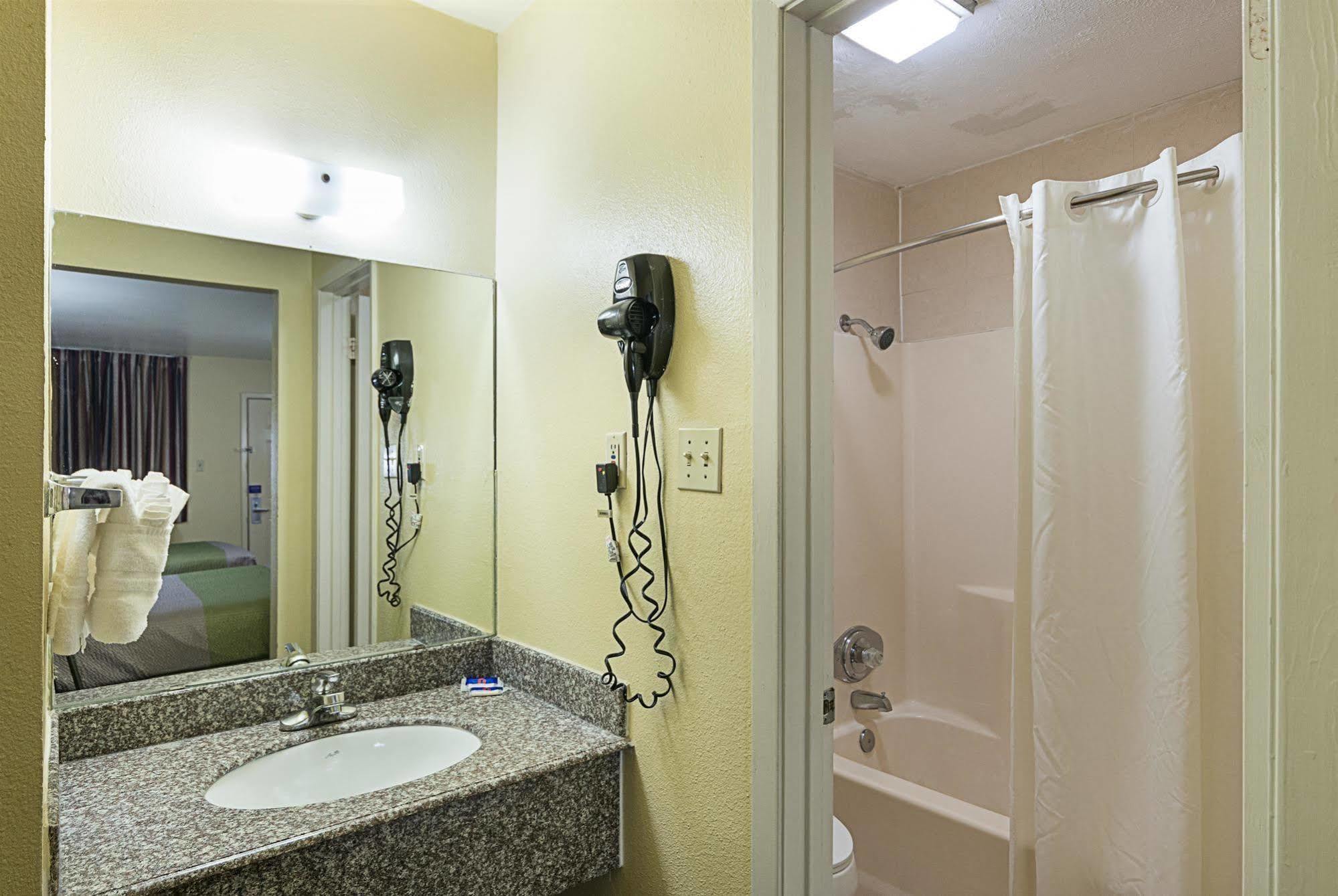 Hotel 6-livingston, Tx